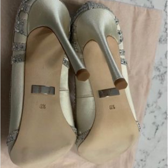 🌟NIB Badgley Mischka Pump, Ivory, 8.5US🌟 - Picture 2 of 9